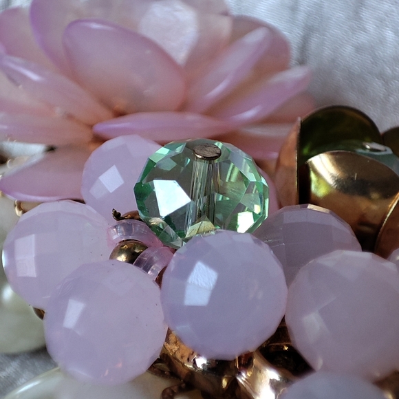 Pink Acrylic and Glass Peridot Faux Pearls Statement Necklace Gold Tone NWOT - Picture 8 of 12